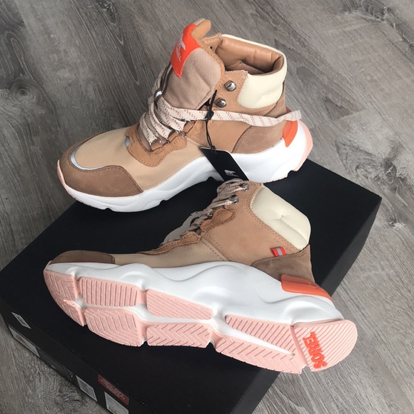 NWB Sorel Women's Kinetic RNEGD Conquest Waterproof Boot - Tawny Buff/Canoe - Picture 6 of 10